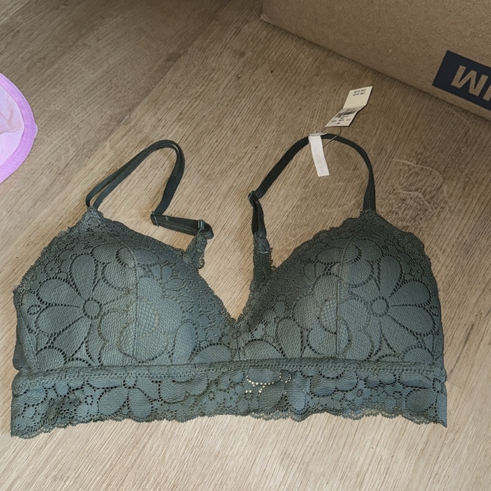 ☘️Aerie Lace  Green wireless bra - Picture 6 of 7